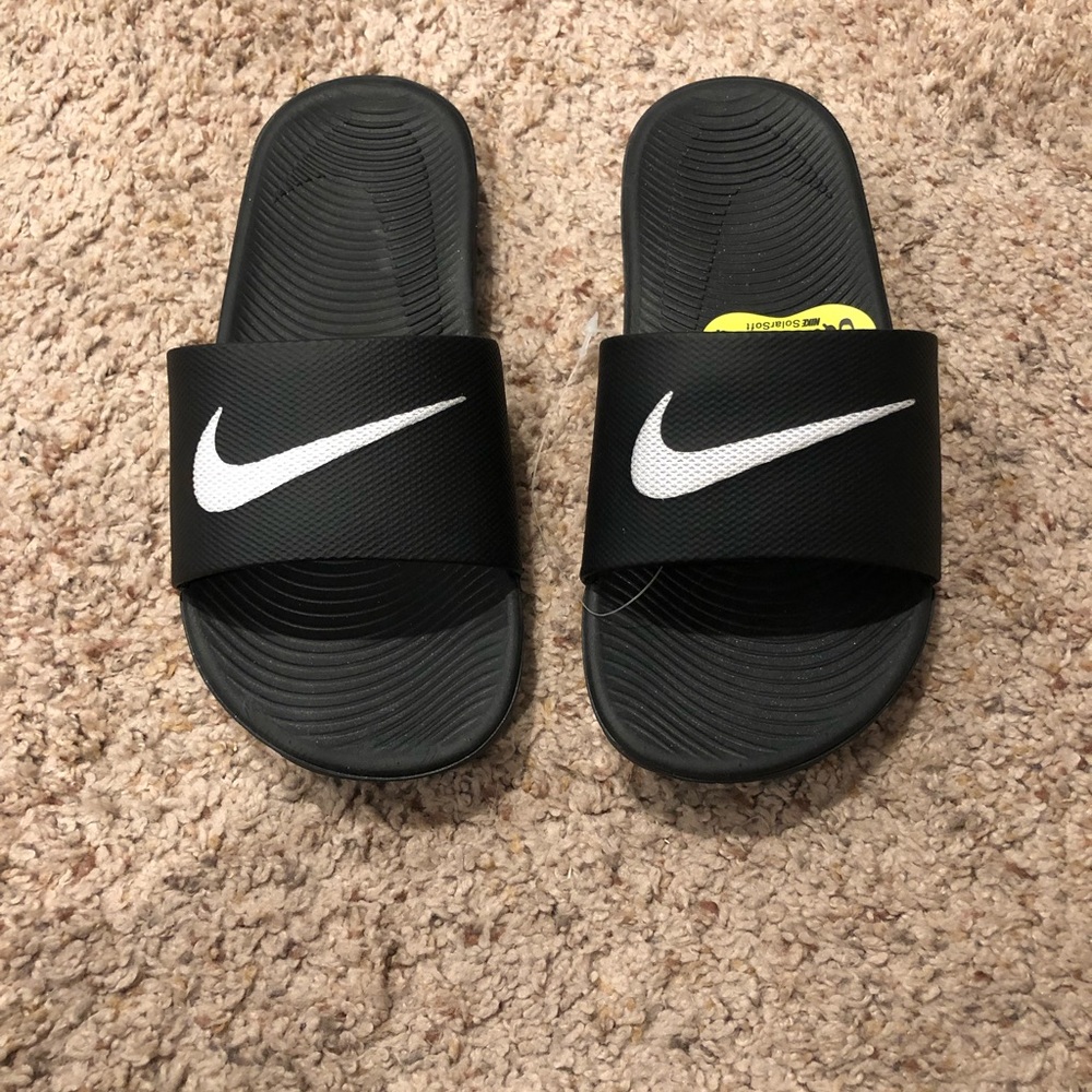NWT Nike Kids Size Youth 3 Black Slides Sandals